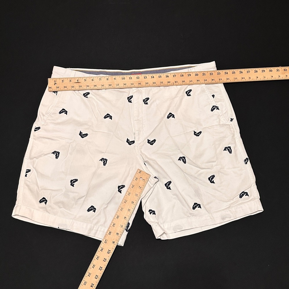IZOD Saltwater Mens 46 White Navy Fish Embroidered Flat Front Chino Shorts - Picture 6 of 8